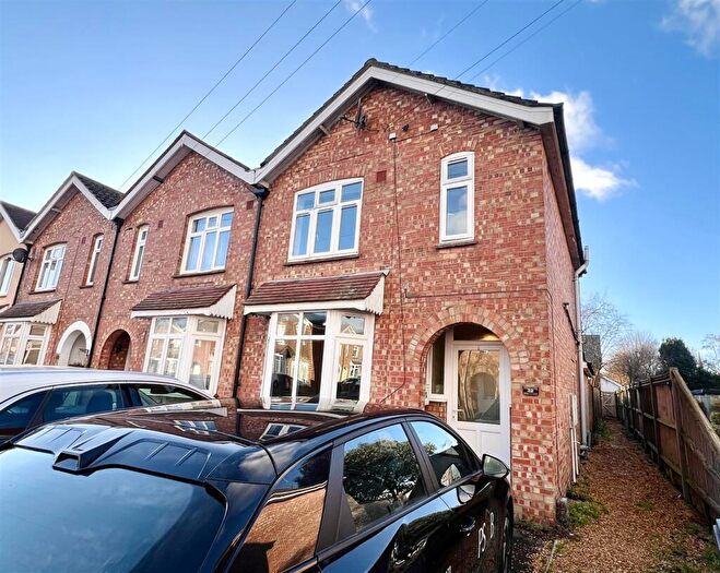 1 Bedroom Flat To Rent In Ormonde Avenue, Chichester, West Sussex, PO19