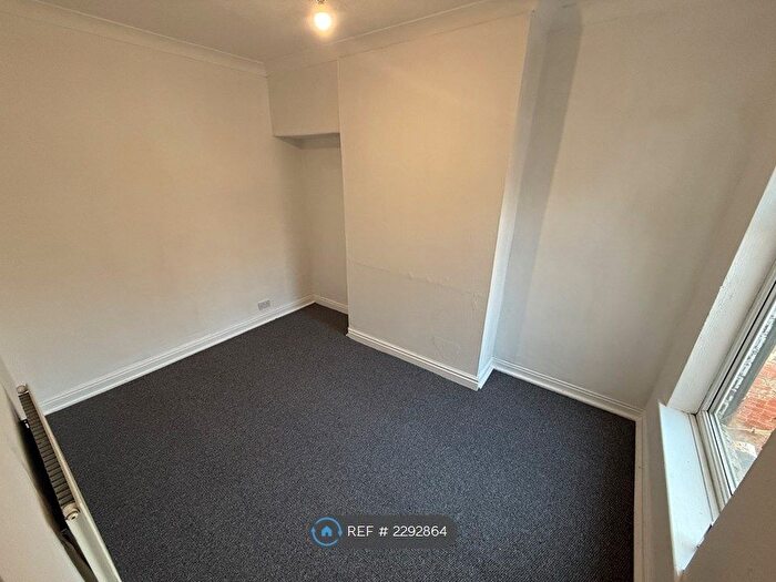 2 Bedroom End Of Terrace House To Rent In Estcourt Villas, Hull, HU9