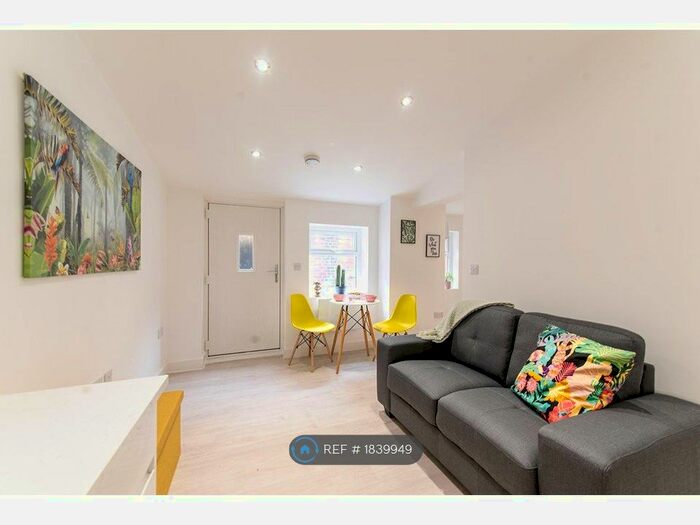 1 Bedroom Flat To Rent In Hunters Lane, Oldham, OL1