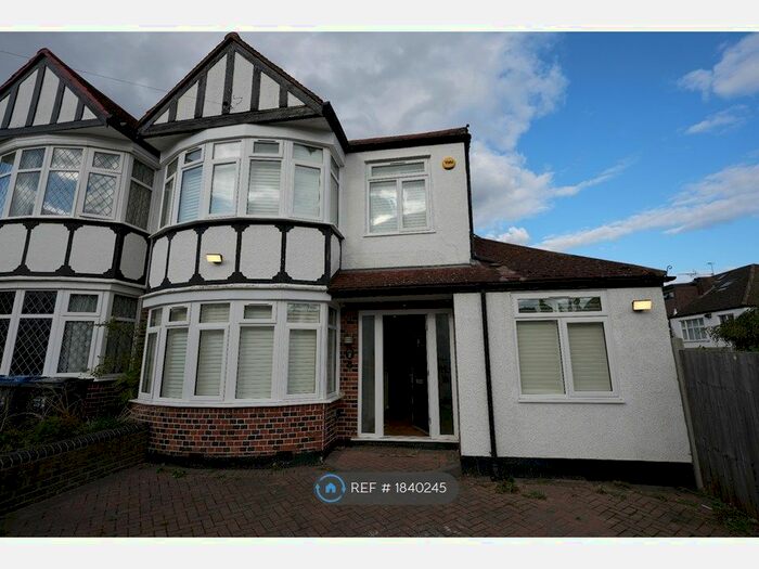 3 Bedroom End Of Terrace House To Rent In Norhyrst Avenue, London, SE25