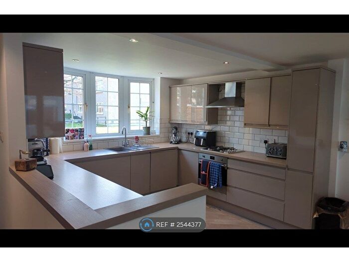 3 Bedroom End Of Terrace House To Rent In Jenny Path, Romford, RM3