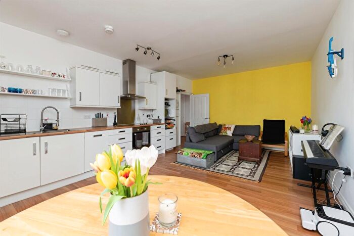 2 Bedroom Flat For Sale In Otto Road, Welwyn Garden City, AL7
