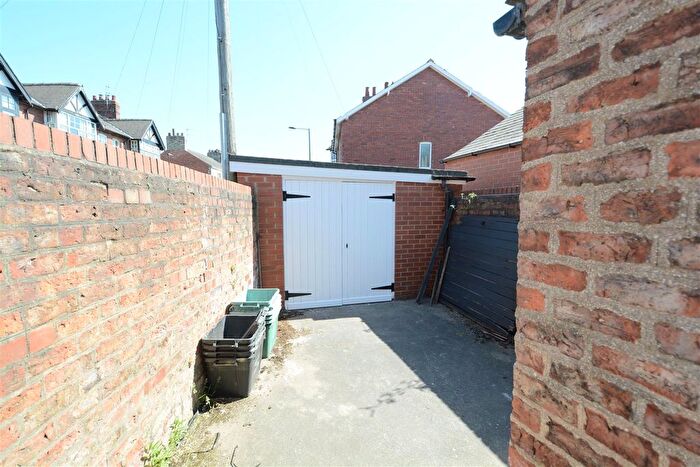 Property To Rent In Hawthorn Grove, York, YO31