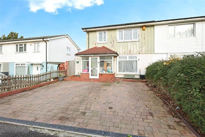 3 Bedroom Semi Detached House For Sale In Greenmoor Road, Nuneaton, Warwickshire, CV10