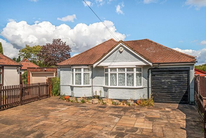 3 Bedroom Bungalow For Sale In Lois Drive, Shepperton, TW17