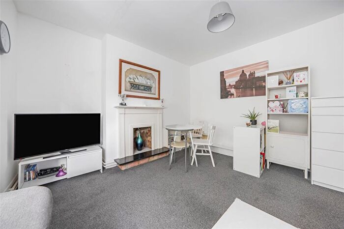 1 Bedroom Flat For Sale In Reed House, Toland Square, Putney, SW15