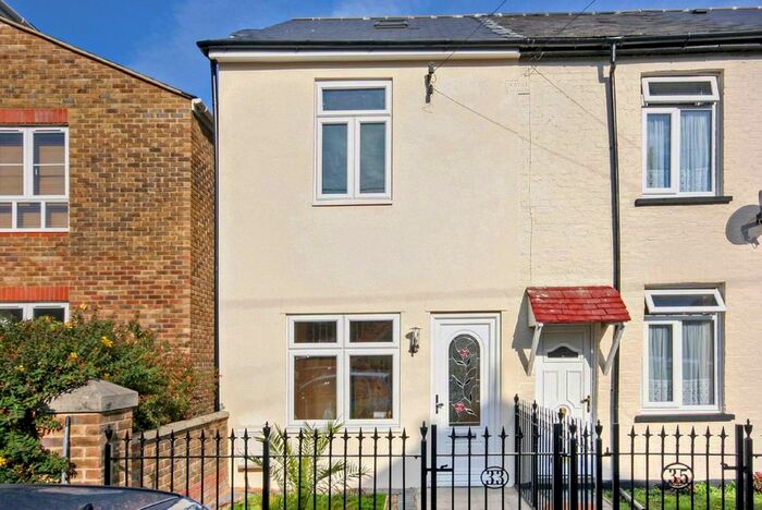 2 Bedroom Property To Rent In Pyne Road, Tolworth, Surbiton, KT6
