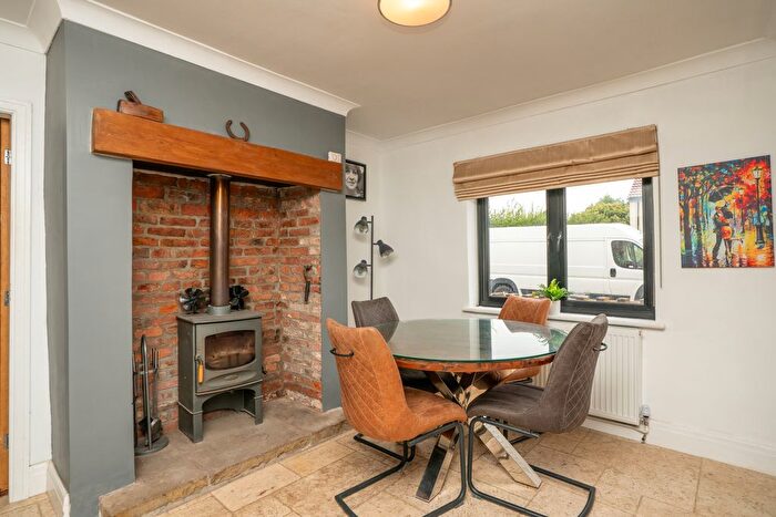 4 Bedroom Detached House For Sale In York Road, Barlby, North Yorkshire, YO8