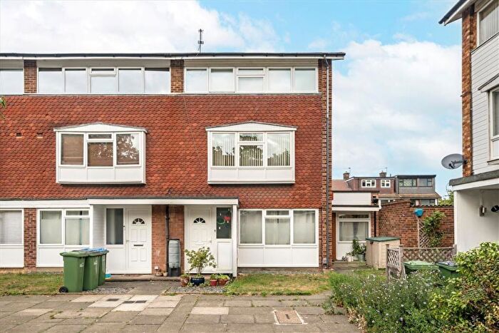 2 Bedroom Maisonette For Sale In Fairby Road, Lee, SE12
