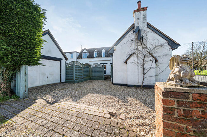 5 Bedroom Link Detached House For Sale In High Street, Fernham, Faringdon, SN7