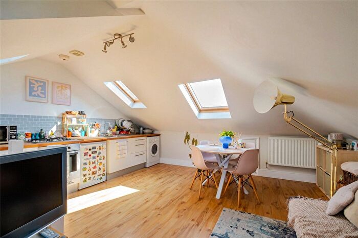 1 Bedroom Flat To Rent In Montrell Road, London, SW2