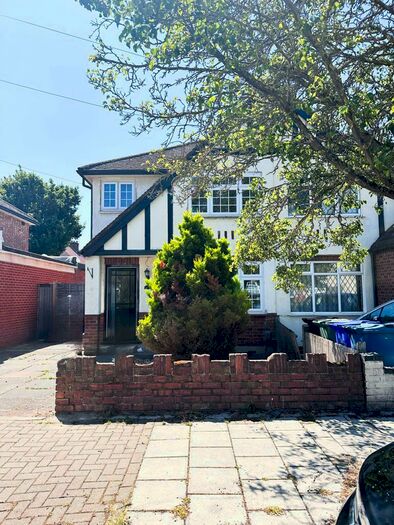 3 Bedroom House To Rent In Weald Lane, Harrow, HA3