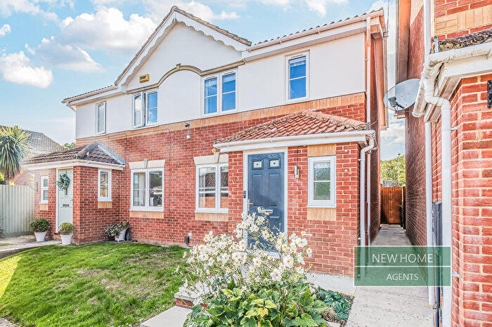 3 Bedroom Semi Detached House For Sale In Colton Copse, Chandler's Ford, Eastleigh, SO53