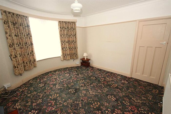 2 Bedroom Semi-Detached Bungalow For Sale In Tyn-Y-Parc Road, Rhiwbina, Cardiff, CF14