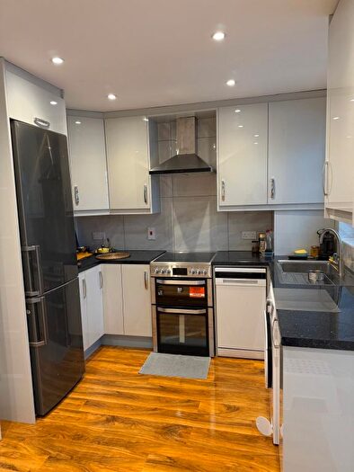2 Bedroom Terraced House To Rent In Hounslow, TW4