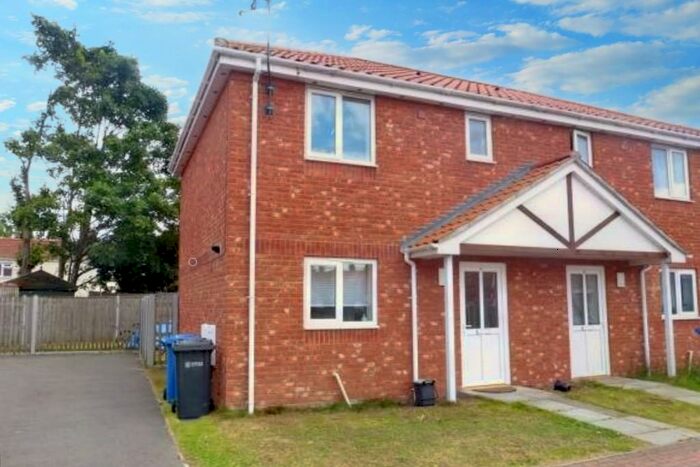 3 Bedroom Semi-Detached House To Rent In Filby Close, Norwich, NR5