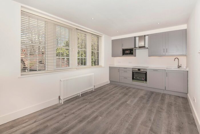 1 Bedroom Flat To Rent In Red Lion Street, Richmond, TW9