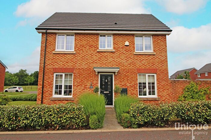 3 Bedroom Semi-Detached House For Sale In Foxtail Close, Clifton, PR4