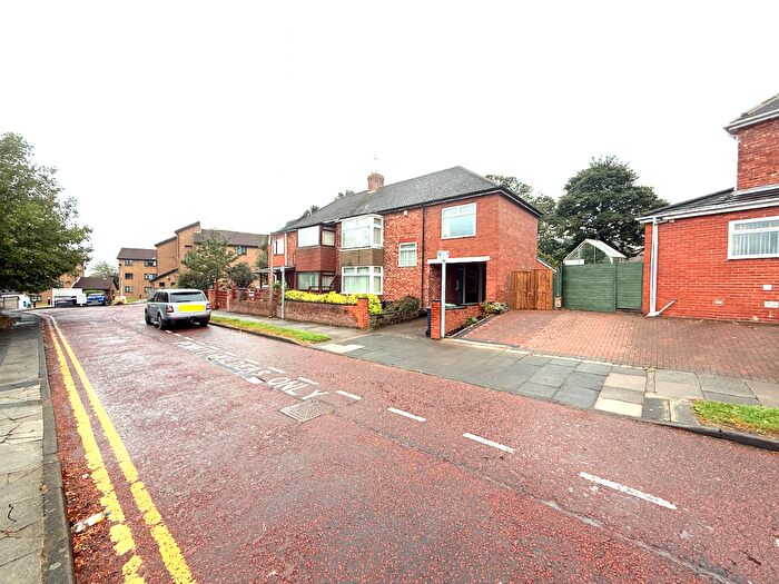 4 Bedroom Semi-Detached House For Sale In Windy Nook Road, Gateshead, Tyne And Wear, NE10