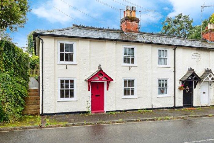3 Bedroom Cottage To Rent In Lenten Street, Alton, GU34