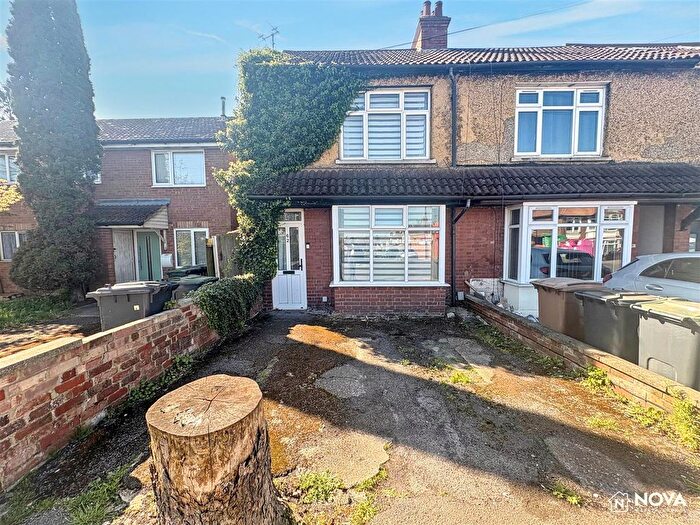 3 Bedroom End Terrace House For Sale In Limbury Road, Luton, LU3