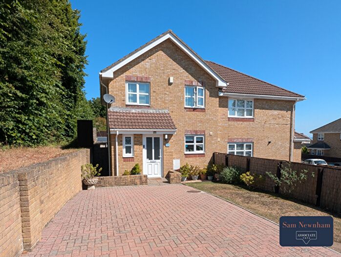 3 Bedroom Semi-detached House For Sale In Woodland View, Ryde, PO33