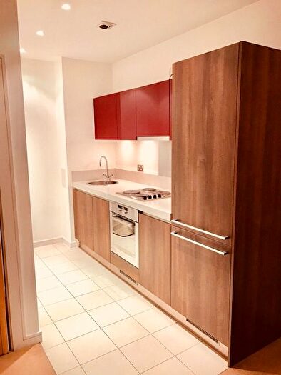 1 Bedroom Flat To Rent In Great West Road, Brentford, TW8