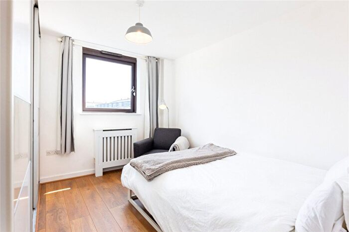 1 Bedroom Flat For Sale In Merton Road, London, SW18
