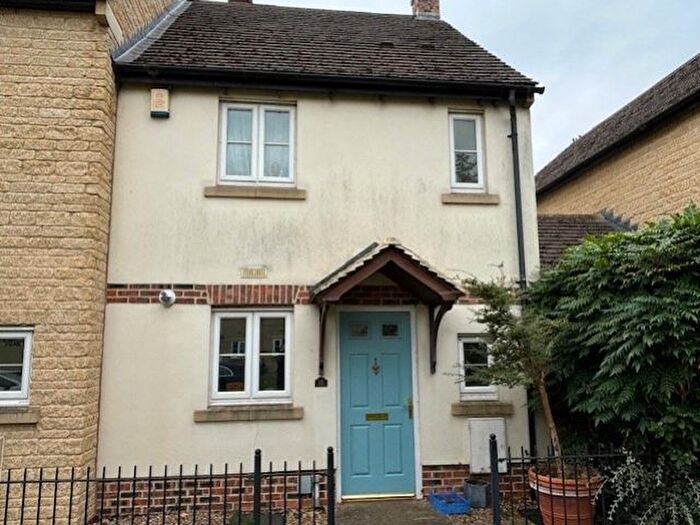 2 Bedroom Semi-Detached Bungalow To Rent In Blackthorn Avenue, Carterton, OX18