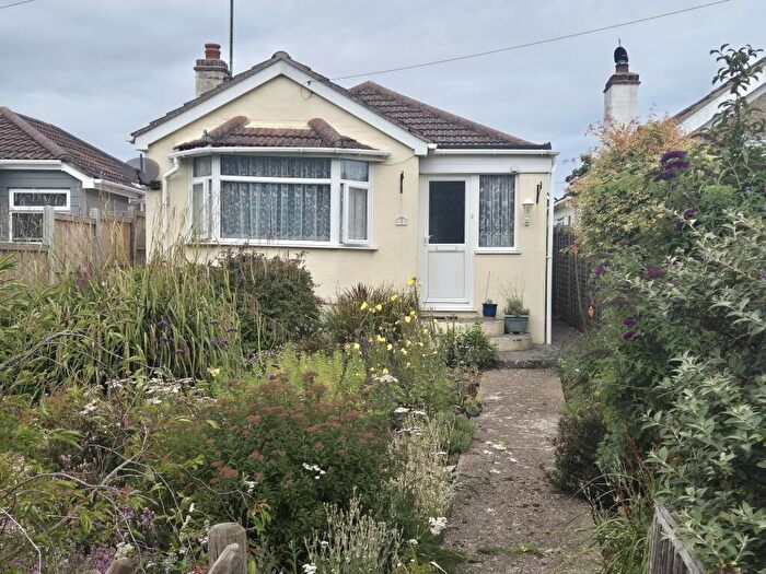 2 Bedroom Detached Bungalow For Sale In Dovedale Gardens, Holland-On-Sea, Clacton-On-Sea, CO15