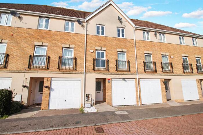 3 Bedroom House For Sale In Collier Way, Southend-On-Sea, SS1