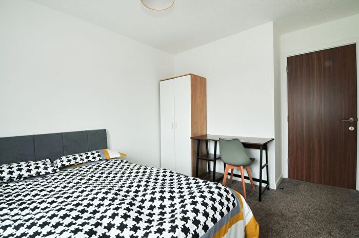 4 Bedroom Town House To Rent In Anvil Place, Manchester, M15