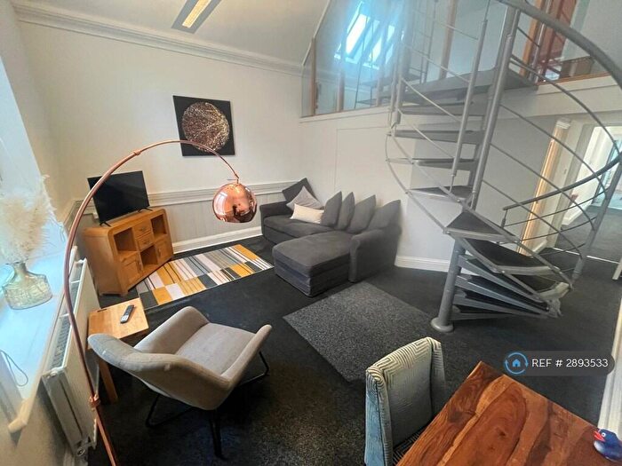 2 Bedroom Flat To Rent In Abbey Road, Sherborne, DT9