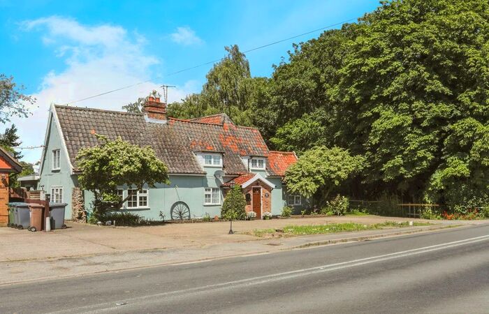 4 Bedroom Cottage For Sale In Main Road, Little Glemham, Woodbridge, IP13