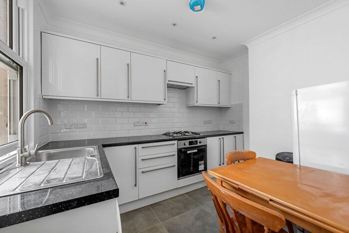 2 Bedroom Flat To Rent In Blythe Road, London, W14