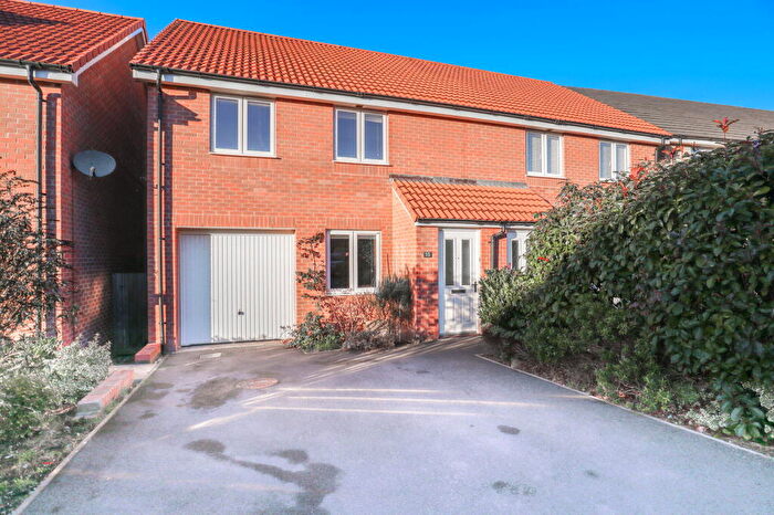 3 Bedroom Semi Detached House For Sale In Travers Close, Calne, SN11