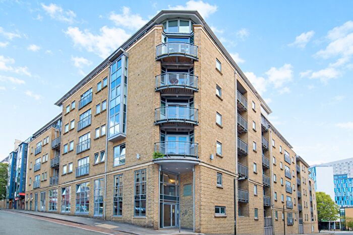 2 Bedroom Flat To Rent In Hamilton Court, Montague Street, BS2