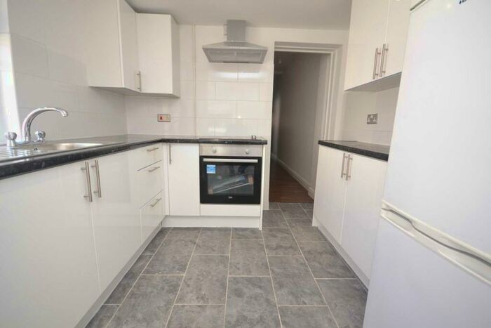 4 Bedroom Terraced House To Rent In De Beauvoir Road, Reading, RG1