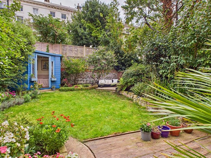2 Bedroom Flat For Sale In York Avenue, Hove, BN3