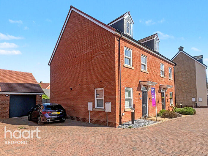 4 Bedroom Semi-Detached House For Sale In Holbeach Avenue, New Cardington, MK42