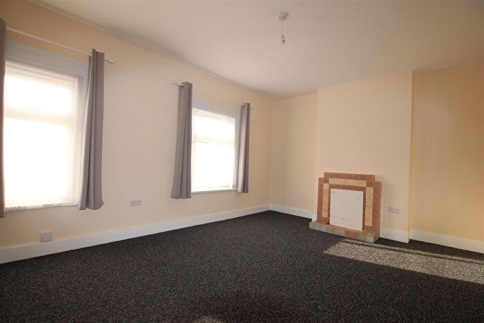 3 Bedroom Flat To Rent In Second Avenue, London, E17