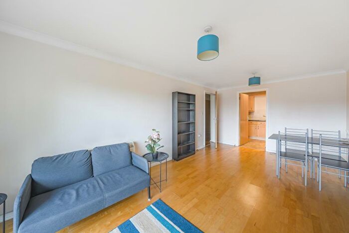 2 Bedroom Flat For Sale In Central Reading, Berkshire, RG1