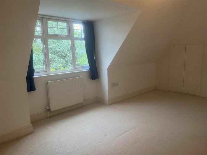 1 Bedroom Flat To Rent In Gales Drive, Crawley, RH10