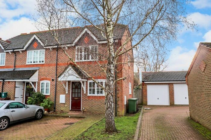 3 Bedroom End Of Terrace House To Rent In Betjeman Close, Harpenden, AL5
