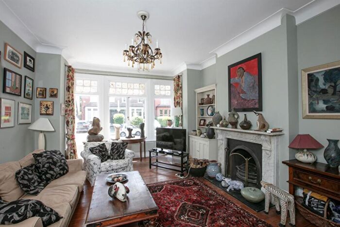 5 Bedroom Semi-Detached House For Sale In Grove Park, Camberwell, SE5