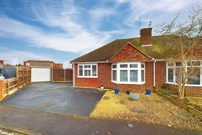 2 Bedroom Bungalow For Sale In Truro Close, Maidenhead, Berkshire, SL6
