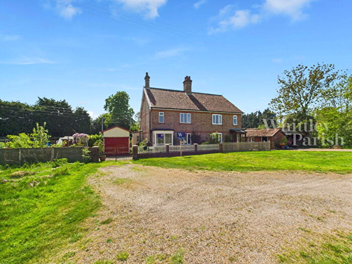 3 Bedroom Semi-Detached House For Sale In The Common, Mellis, IP23