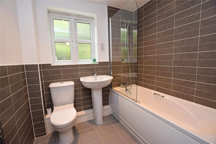 2 Bedroom Apartment To Rent In Montgomery Avenue, Leeds, LS16