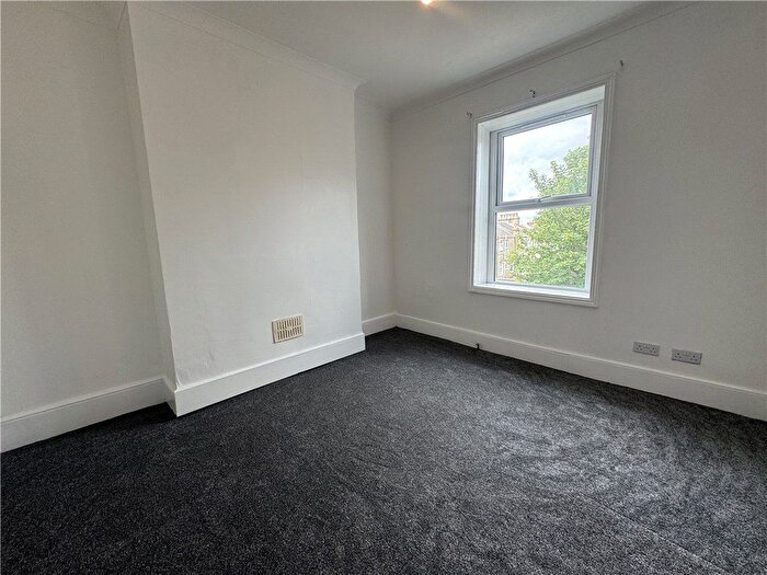 2 Bedroom Flat To Rent In Selhurst Road, South Norwood, London, SE25