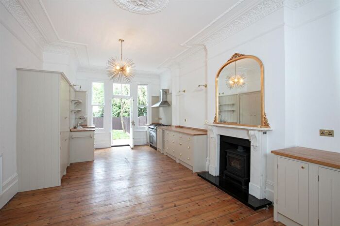 2 Bedroom Flat For Sale In Grove Park, Camberwell, SE5
